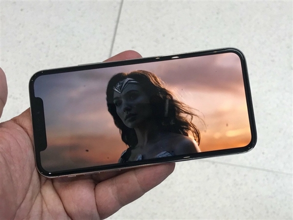 iPhone X看女神电影画面是这样...处女座被逼死