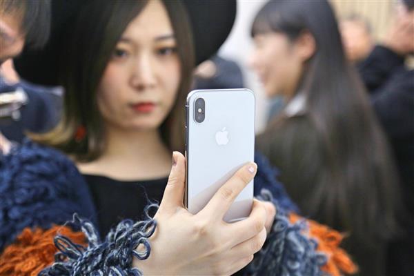 8388元没白花！iPhone X国行版上手：瞬间接受“刘海”