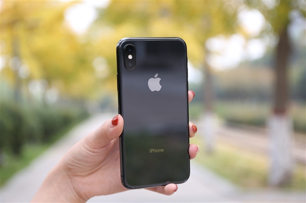 竞争对手哽咽！iPhone X拿下新专利 模仿刘海屏就是侵权