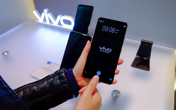 vivo X20 Plus屏幕指纹版开启预售：3598元