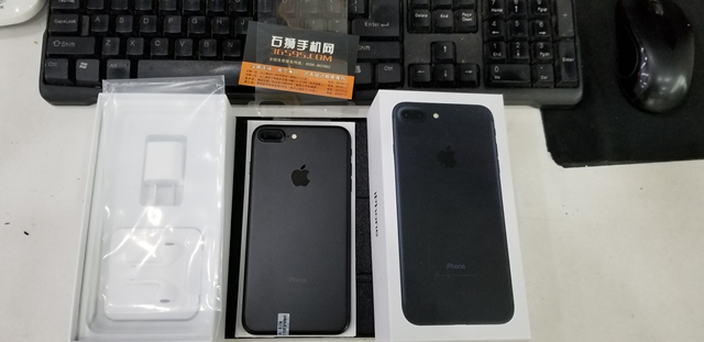 出一台美版iPhone7Plus 128G黑色 少量到货 需要的抓紧时间哦。今日最低价4150 一年保修哦 [机智][机