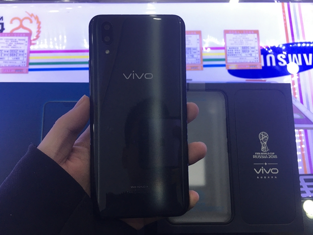 VIVOX21UD屏下指纹版出一台！感谢老顾客支持，真机图赏走一波！全新原装一年保修，送新年超值大礼包！