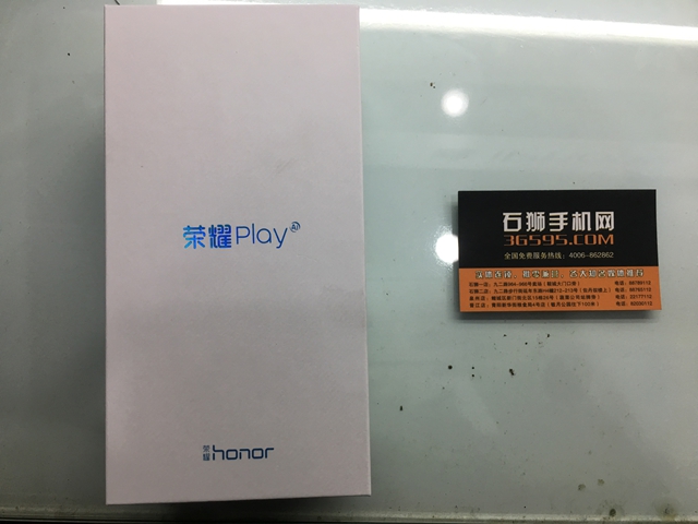 华为荣耀Play顶配版6+128G市区送货上门，带上礼品送货飞奔而来， 年底了不买个新手机，怎么也不能亏待自己一年辛苦