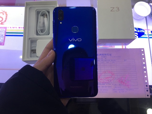 VIVOZ34+64极光蓝色出一台！真机图赏来几张，欢迎参考！