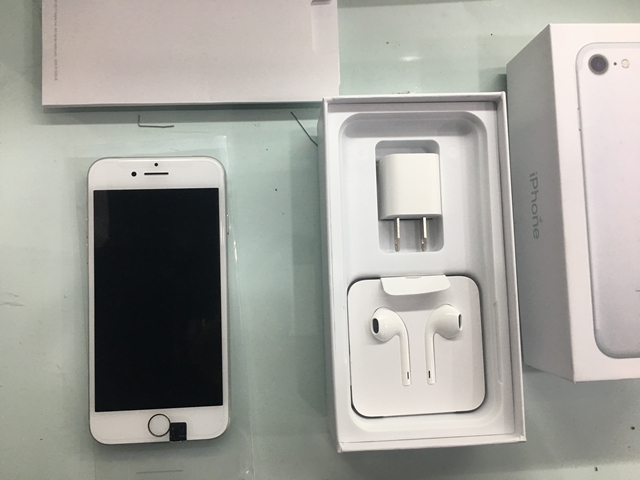 美版iphone7全网通128G白色2750出一台！全新一年保修，全套原装配件！还有少量现货！欢迎咨询！