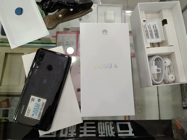 华为NOVA4麒麟970处理器出一台！6.4英寸极点全面屏，AI智慧美拍2000+1600+200AI三摄只要1750元