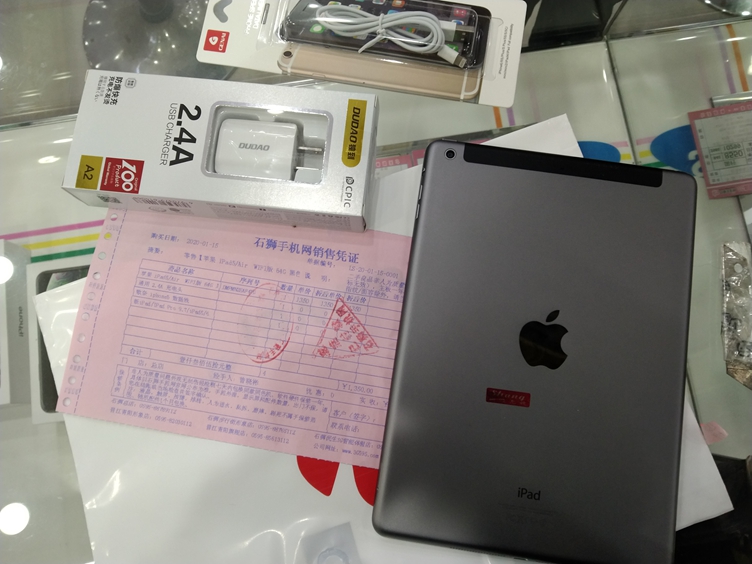 二手良品！苹果iPad5/Air深空灰64G出一台！仅需要1350元！享受原装整机+加一年主板保修！赠送充电器保护膜！