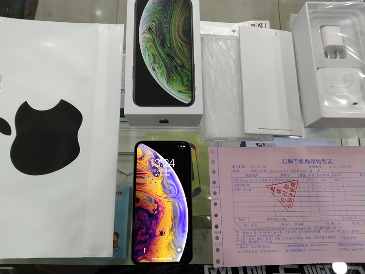 优势货源！全新美版iPhoneXS全套原装配套256G出一台！不想买二手又觉得国行太贵的最佳选择！铁保全新一年保修！