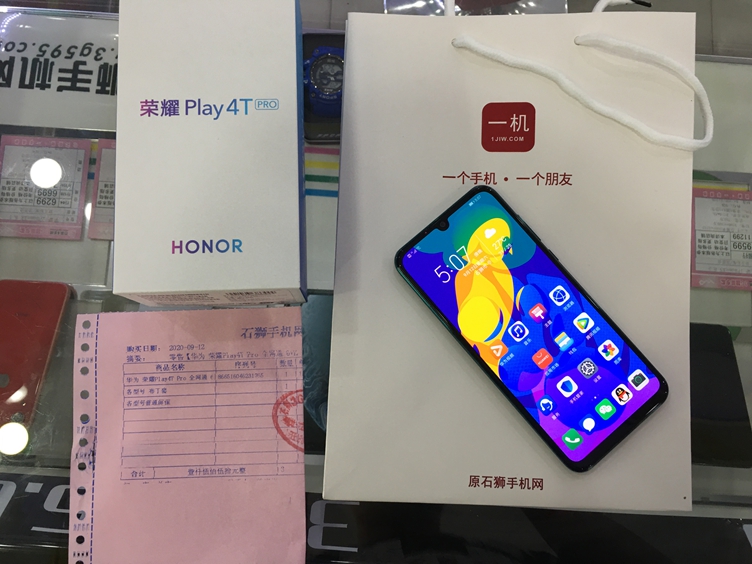 荣耀Play4tPro6+128G绿色出一台，麒麟810OLED屏幕指纹外加4000mAh大电池，4800万AI摄影