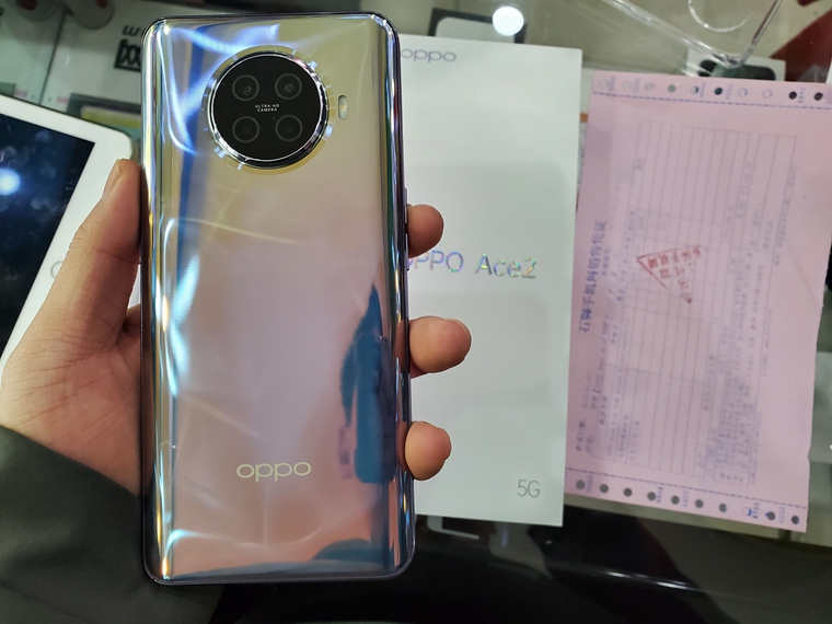  【一机一朋友·用心卖好机】  OPPOACE2高通865OLED屏幕90赫兹顶级配置游戏手机8+128G出一台！真机图