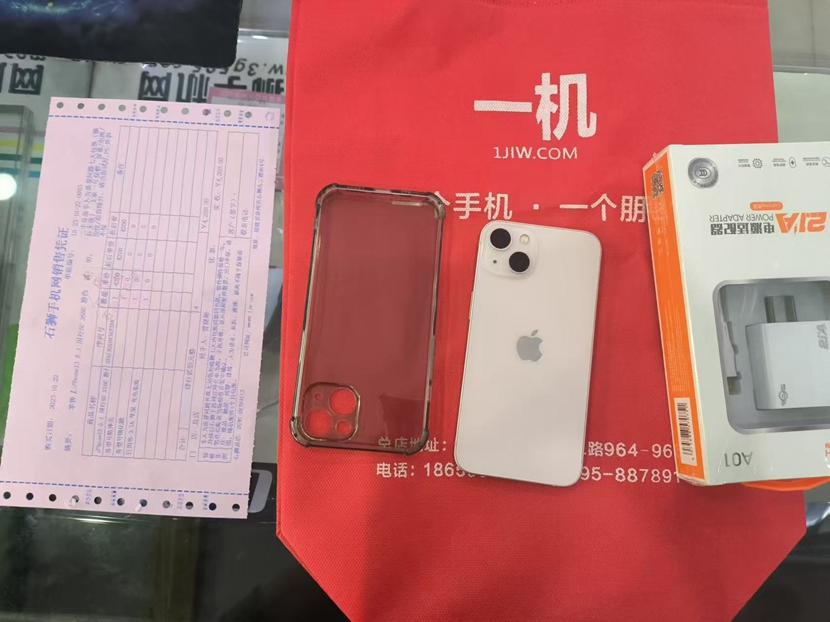 二手良品！纯原国行，苹果iPhone13 6.1英寸 粉色256G出1台，感谢老顾客支持！  很色95新以上，一年保修。