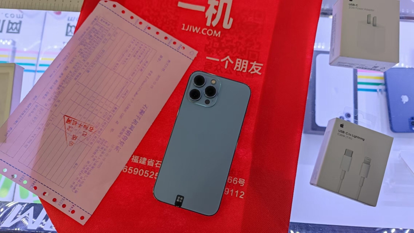 二手良品！国行，苹果iPhone13ProMax6.7英寸远峰蓝色256G出一台，感谢老顾客支持！  很色95新以上，一