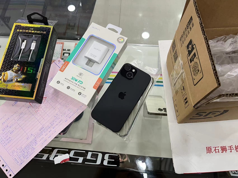 手良品 国行 5G 苹果iPhone15  6.1英寸128G 黑出一台，感谢老顾客支持！  3999原配送30w快充 