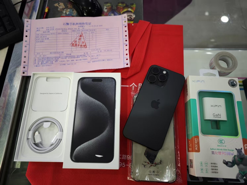 二手几个月很新的机器 国行 5G 苹果iPhone15ProMax  6.7英寸 256G 黑色 出一台，感谢老顾客支持
