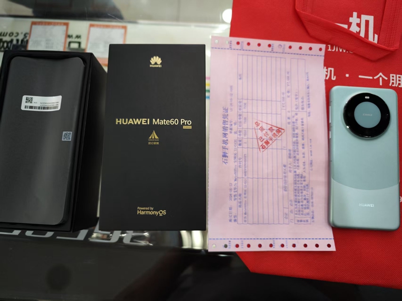  一机一朋友·用心卖好机  二手良品  5G华为旗舰 Mate60Pro  绿色 12+512G出一台！真机图赏 99新