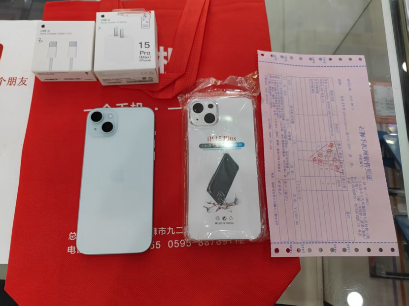 二手良品！成色新！ 国行 5G 苹果iPhone15Plus  6.7英寸 128G 出蓝色一台，感谢老顾客支持！  支