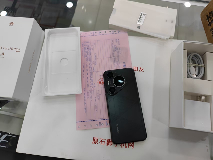 二手良品 华为 P60 8+256G  黑色出一台，！ 感谢老顾客支持 才一千多快，非常的便宜  成色好95新以上，买二