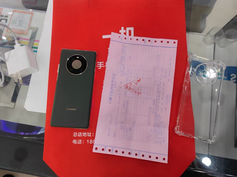 二手良品华为旗舰5G版Mate40Pro夏日胡杨8+256G出一台！真机图赏！  主页右上角每日报价，点击相应品牌查看当