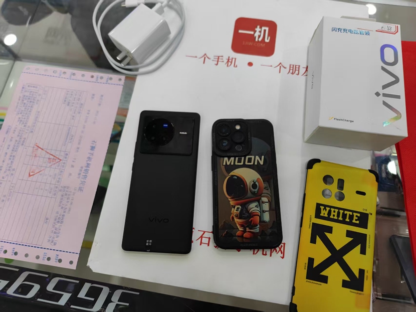 二手良品，VIVO X/80 5G 8+256G黑 出一台 二手良品！感谢支持 几百块钱 一年保修 赠送充电器  二手一
