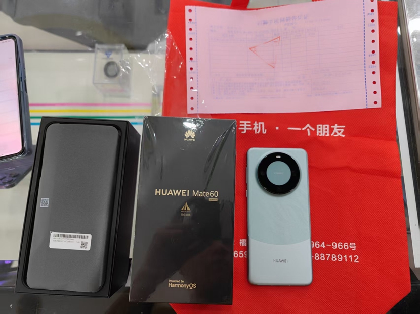 二手良品 5G华为旗舰 Mate60   绿色 12+256G出一台！一年保修，配件齐全。  价格优势，精品好机，尽在一