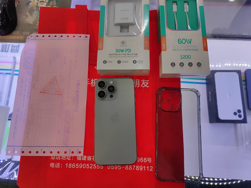 靓机  二手 国行 5G 苹果iPhone15ProMax  6.7英寸 256G 原色 出一台，感谢老顾客支持！！  