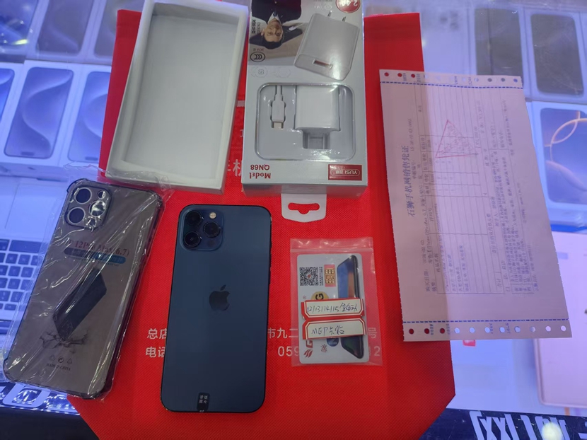 美版卡贴机 二手12Promax出一台 ，全自动卡贴，价格便宜一千出头  感谢老顾客支持 ，配件齐全外加一年保修。