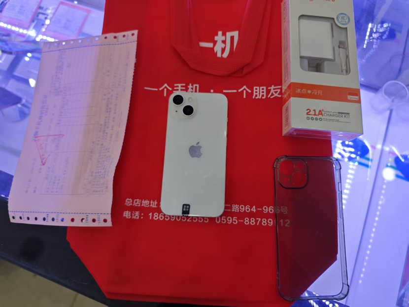 苹果 iPhone13 6.1英寸  白色  128G出 一台，感谢老顾客支持！  现在价格很便宜了 1xxx就有 很色