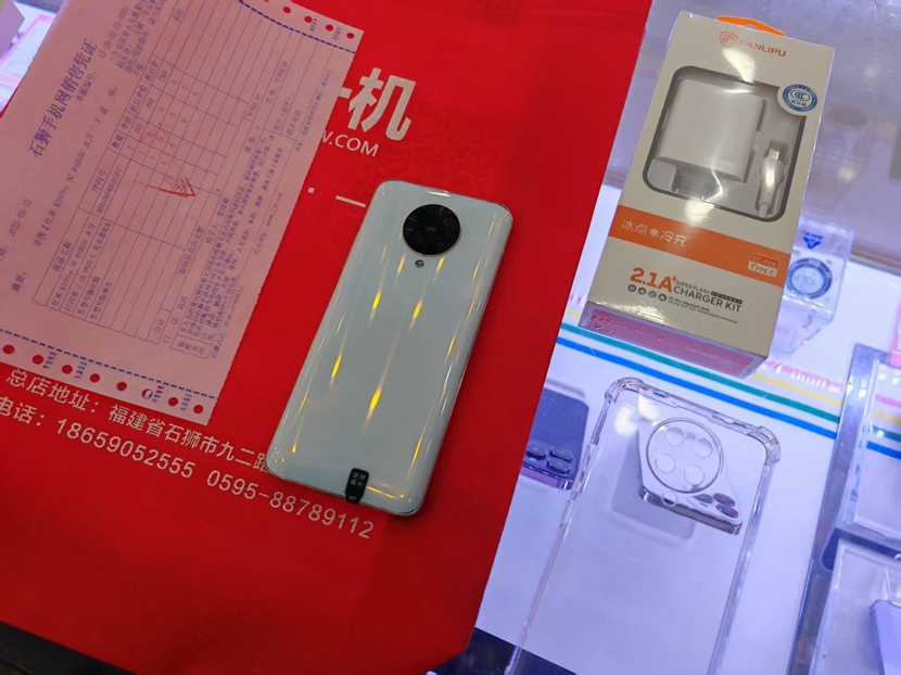 二手良品！出两台！华为p60pro白色跟红米k30proi！ 好机好价欢迎咨询！  一年保修。赠送充电器！！！