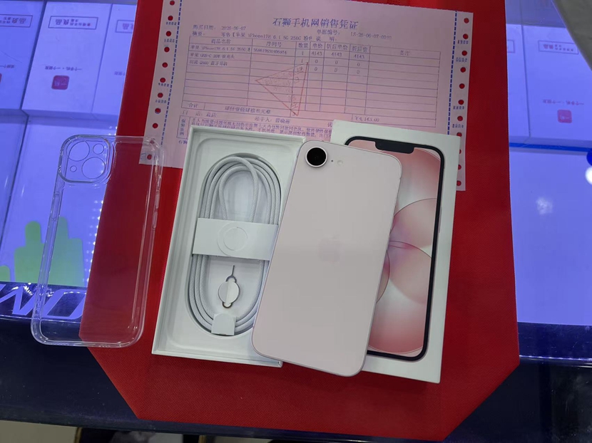 全新！新款苹果iPhone17e 粉色出一台，感谢老顾客支持！  赠送30w快充头+钢化膜+防摔壳！全国联保售后无忧