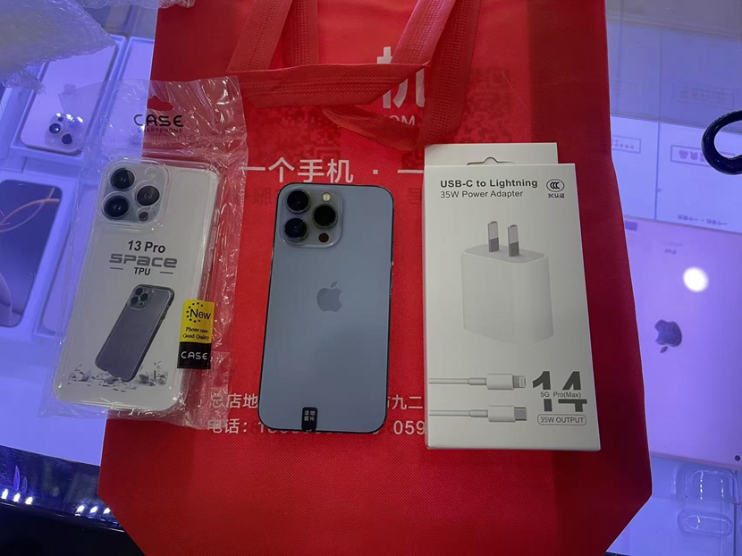 二手良品！纯原国行，苹果iPhone13Pro 6.1英寸 蓝色256G出一台！全原而且很新！  一年保修。赠送充电器。