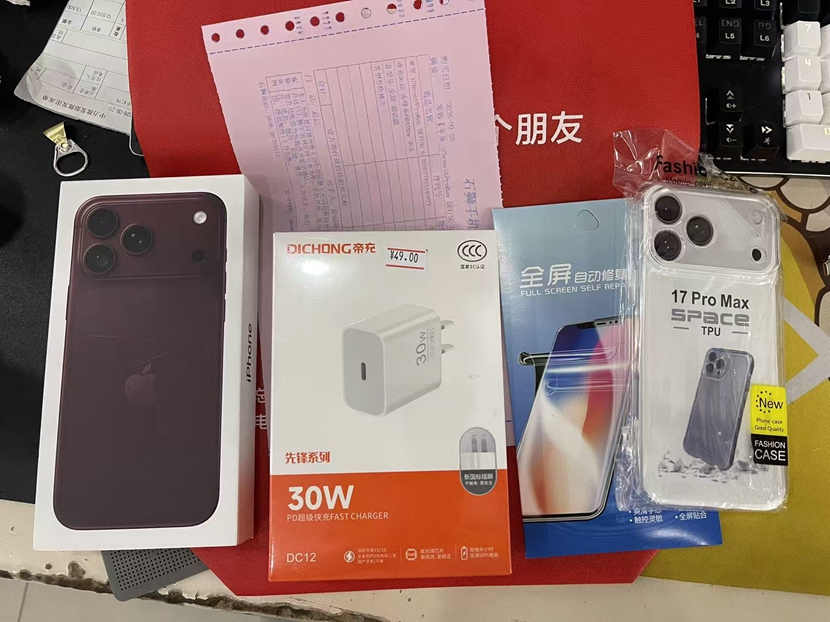 全新，苹果iPhone18ProMax  6.9英寸512G 红色出一台，感谢老顾客支持！  赠送30w快充头+钢化膜+