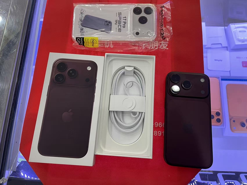 全新，苹果iPhone18Pro  6.3英寸256G 红色出一台，感谢老顾客支持！